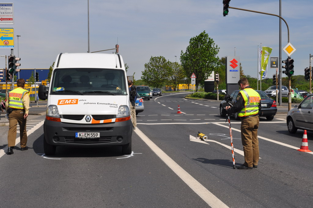 VU 14 jäh Junge angefahren Koeln Porz Gremberghoven Maarhaeuserweg P09.JPG